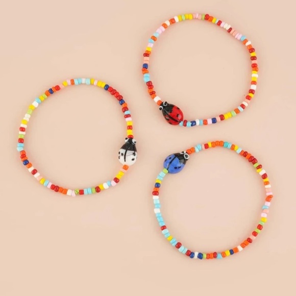 🐞 Lovely Glass Bead Ladybug Bracelet 🐞 - Picture 2 of 2